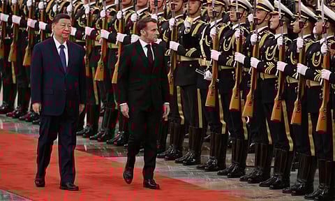 French President Emmanuel Macron with Chinese President Xi Jinping at the Great Hall of people in Beijing (Photo: AP)