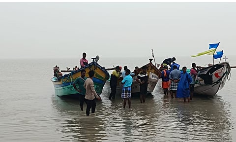 Fishermen bring back the capsized boat to Vedaranyam shore in Nagapattinam on Tuesday