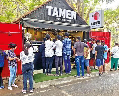 Address: 34/135, 32nd Cross St, Tiruvalluvar Nagar, Besant Nagar beach Timings: Opens 5pm onwards Cost: Rs 200 per person