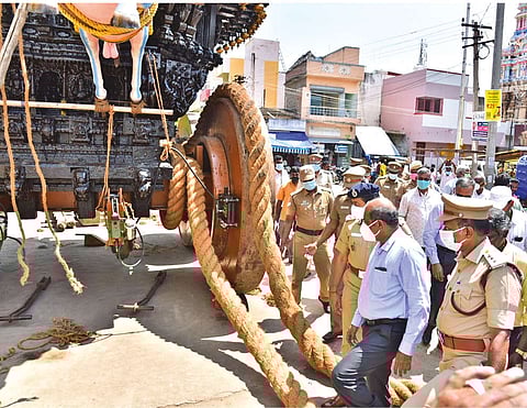 Tiruchy Collector S Sivarasu along with officials inspecting the car and processional streets at Srirangam on Thursday