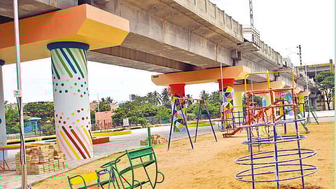 Urban plaza and children park constructed near the Tiruvanmiyur MRTS park, as part of the beautification of the Buckingham canal.