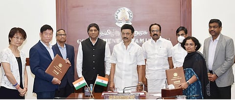 Tamil Nadu signs MOU with Taiwan based Hong Fu group worth Rs 1,000 crore. The investment is likely to bring employment for 20,000 persons.