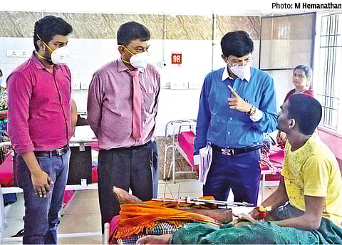 Tamil Nadu Health Secretary J Radhakrishnan interacting with one of the rescued patients at RGGGH