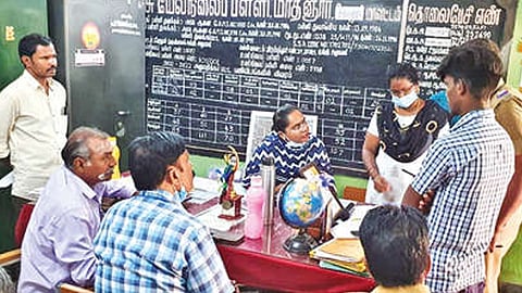 Vaniyambadi RDO Gayathri Subramani conducting the enquiry.