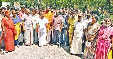 Gangai Amman Temple devotees who came to present a petition to Collector in Vellore