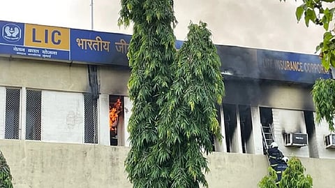 Fire broke out at LIC office building in Mumbai