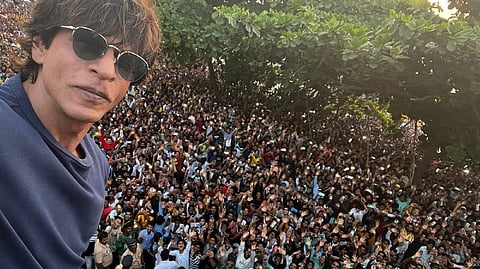 SRK takes selfie with fans