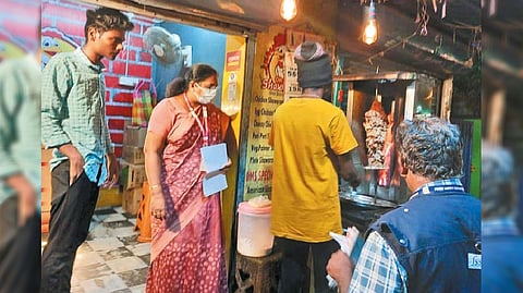 Officials raid shawarma shops in Kanchi, imposes fine for unhygienic preparation