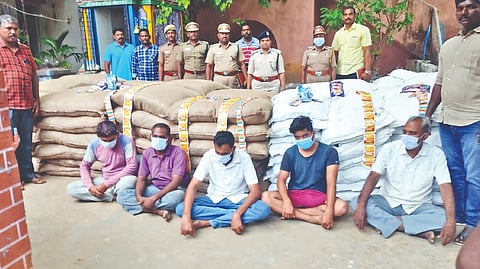 3 tonnes of gutka smuggled from Bengaluru seized, six held in Thanjavur