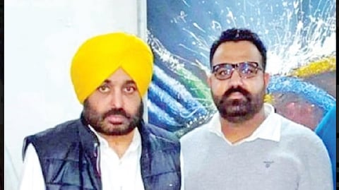 DeTect: Punjab CM not with gangster Goldy Brar in photo