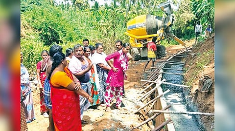 Residents object to raising of the concrete wall