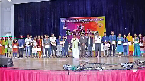 SRM VEC honours Tamil on College Day