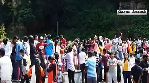 Some tourists were also interested in boating on the lake.