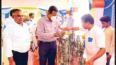 Thanjavur Collector Dinesh Ponraj Oliver going through the items on display at the exhibition.
