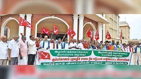 Farmers staging a protest in front of the Collectorate in Thanjavur on Monday.