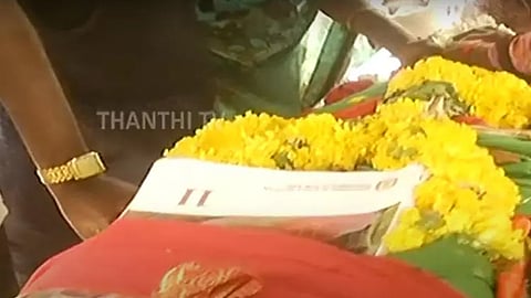 More than 100 women gathered at the Periyanesalur graveyard.