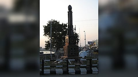 Pillar at Hazrath Makkaan Junction commemorating the Vellore sepoy mutiny.