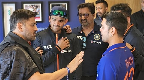 MS Dhoni interacting with Indian players