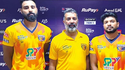 Chennai Blitz chief technical officer Thulasi Reddy (centre) with retained players GS Akhin (left) and Naveen Raja Jacob (File photo)