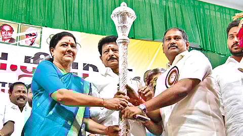 VK Divaharan handing over a silver scepter to VK Sasikala in view of merging his party with Sasikala?s faction in Thanjavur on Tuesday.