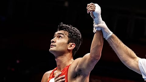 Shiva Thapa enter Round of 16.