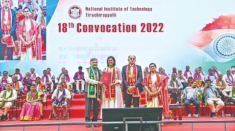 Shyam Srinivasan, CEO and MD, Federal Bank Ltd, presenting president medal to a student at NIT-Tiruchy