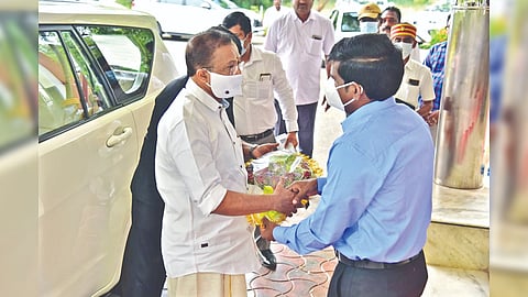 Tiruchy Collector M Pradeep Kumar welcoming Union Minister of State for External Affairs V Muraleedharan at the Circuit House on Saturday.