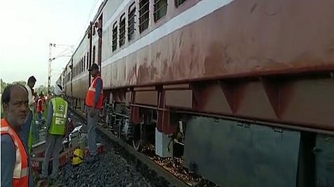 Over 50 injured as train derails in Maharashtra's Gondia
