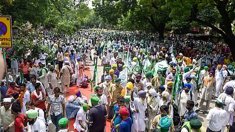 Farmers from states such as Karnataka, Maharashtra, Odisha and Kerala arrived in Delhi to take part in the ''mahapanchayat''