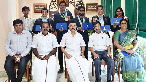 Stalin met sportspersons who excelled in the recently concluded Commonwealth championship