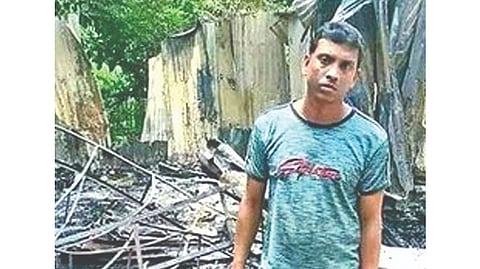 Were shops owned by Hindus set ablaze in Bangladesh?
