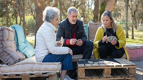 7 mental health benefits of playing card games