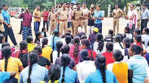 Police personnel persuading Bharathiar University students to withdraw protests in Coimbatore on Tuesday