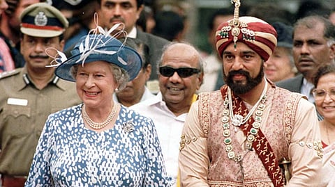 Kamal Haasan with Queen Elizabeth on sets of Marudhanayagam.