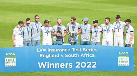 England players pose with the The Basil D?Oliveira Trophy.