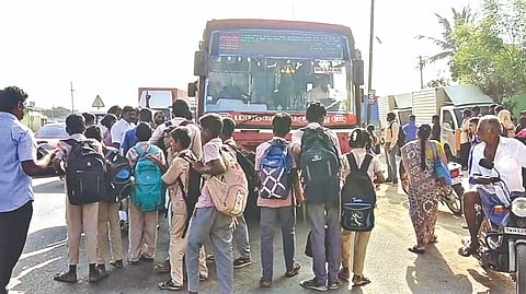 Students and parents blocked the government bus.