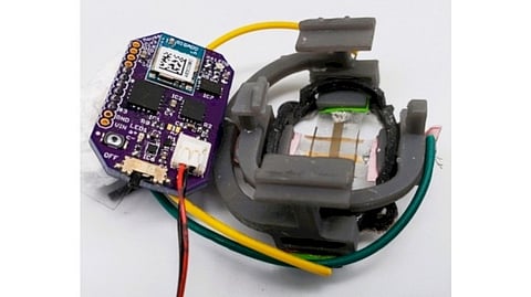 Small, autonomous device with a flexible sensor
