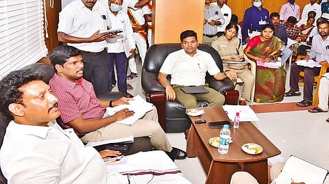 School Education Minister Anbil Mahesh Poyyamozhi interacting with officials