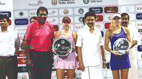 (from left) Tamil Nadu Tennis Association president Vijay Amritraj, singles champion Linda Fruhvirtova, Chief Minister MK Stalin and runner-up Magda Linette at the presentation ceremony