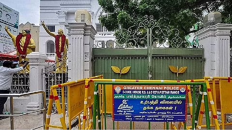 TN constitutes special police team to probe AIADMK HQ attack