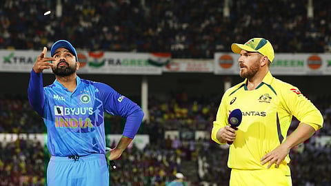 One change for India, Bhuvneshwar Kumar was brought back into the playing XI.