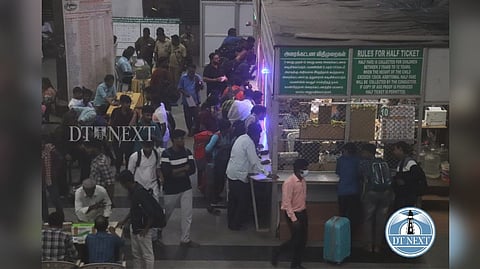 Crowd at Koyambedu bus stand.