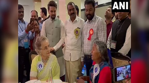 Nanjiyamma singing for Asha Parekh
