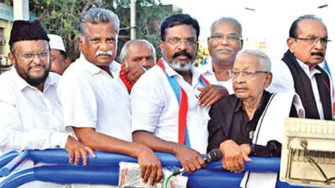 The human chain was formed on Anna Salai from Periyar Statue to Thousand Lights with leaders of various political parties and organisations