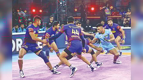 Bengal Warriors skipper Maninder Singh delivered a captain?s performance.