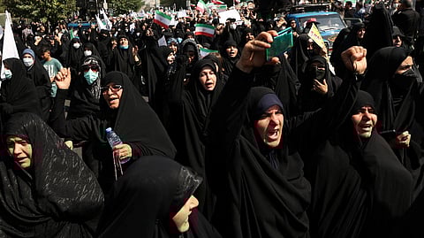 Iran women protesting