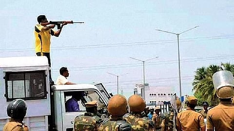 An officer targeting civilians during anti-Sterlite protests in 2018.