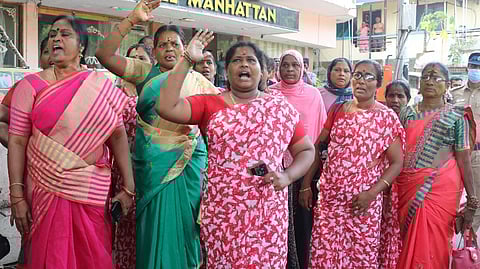 Kallakurichi girl death: AIDWA members protest in front of DGP office