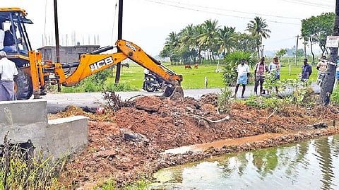 Farmers desilting an irrigation canal at Punalvasal in Thanjavur.