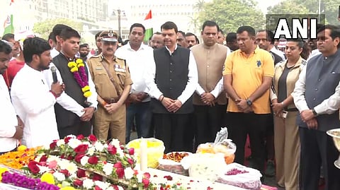 Deputy Chief Minister Devendra Fadnavis paying respects